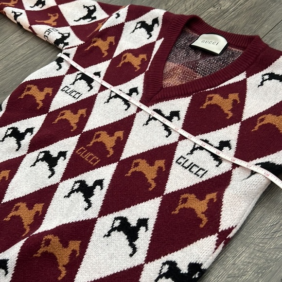 AUTHENTIC Gucci Horse Tile Wool V-Neck Logo Sweater - Picture 9 of 10